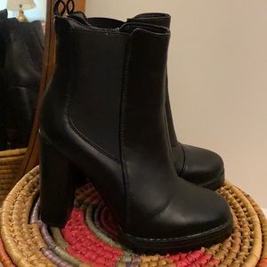 Black heel boots
